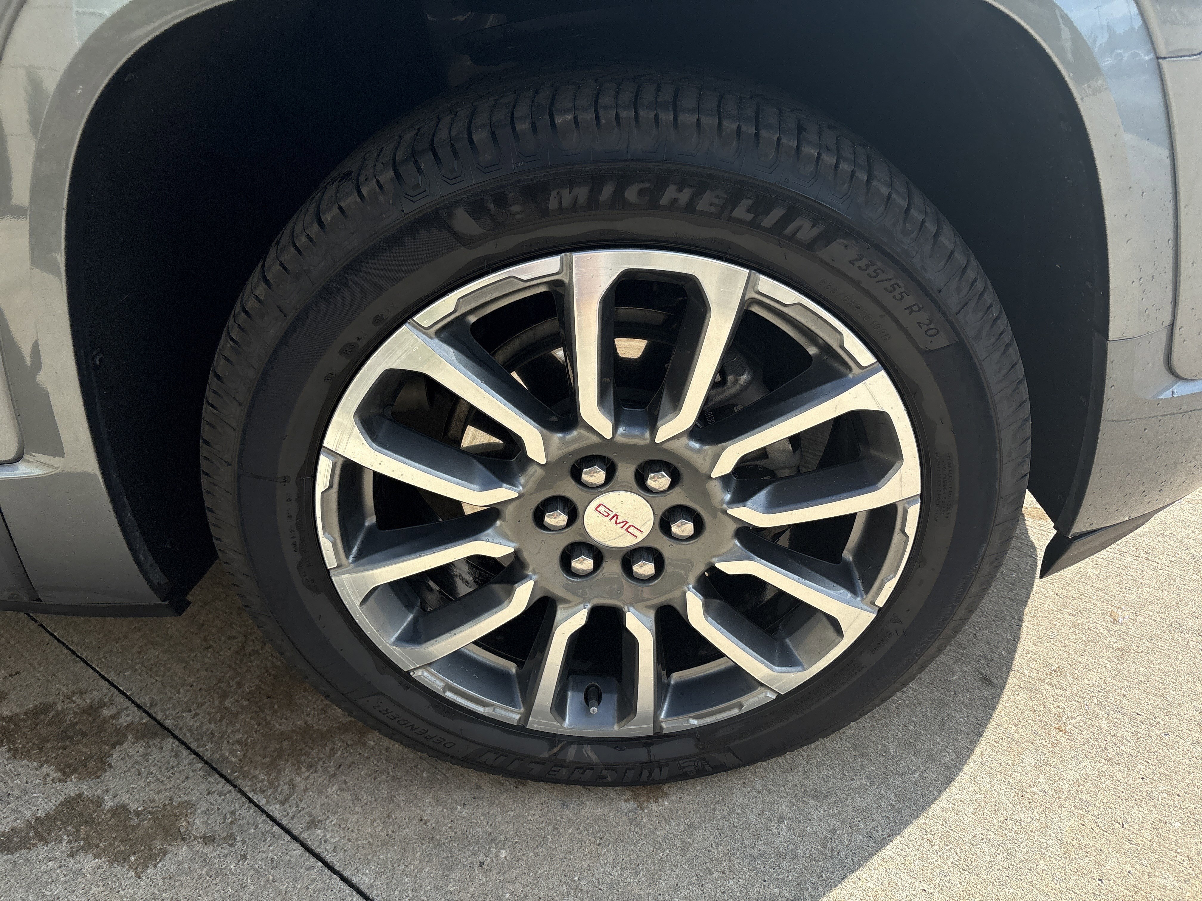 Used 2021 GMC Acadia Denali w/ Denali Technology Package image 13