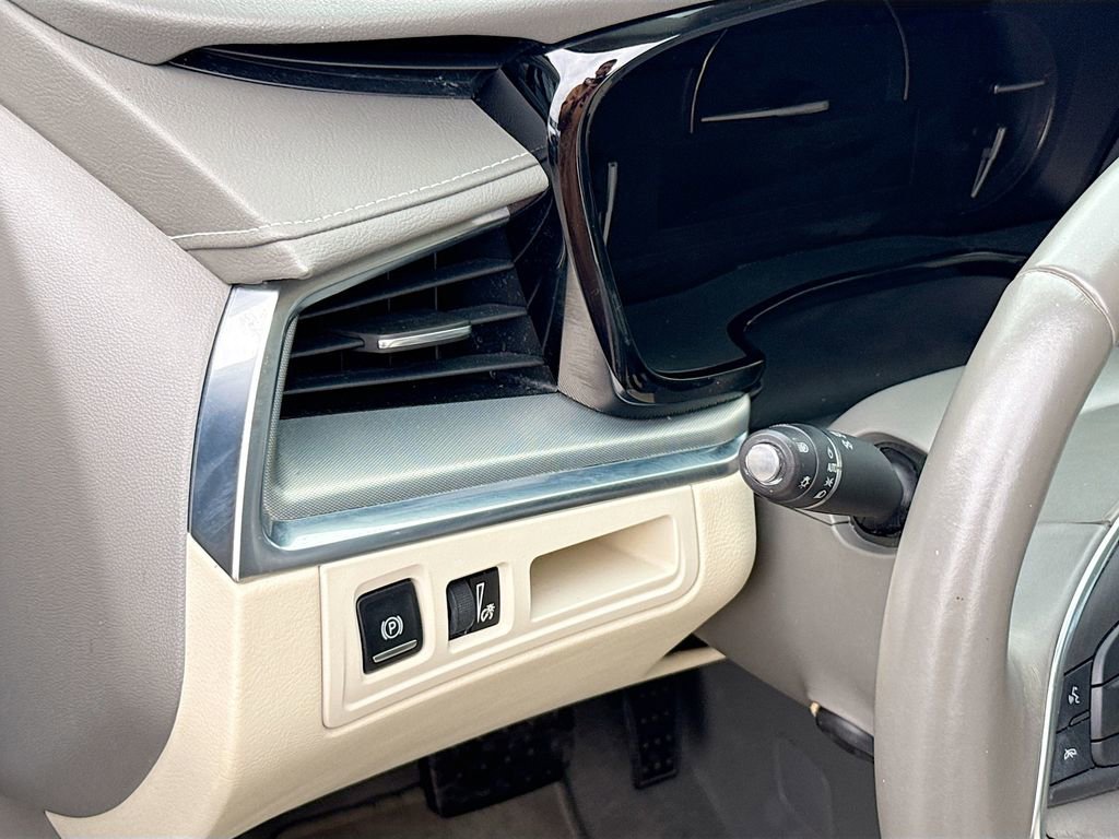 Used 2018 Cadillac XT5 Luxury w/ Driver Awareness Package image 11