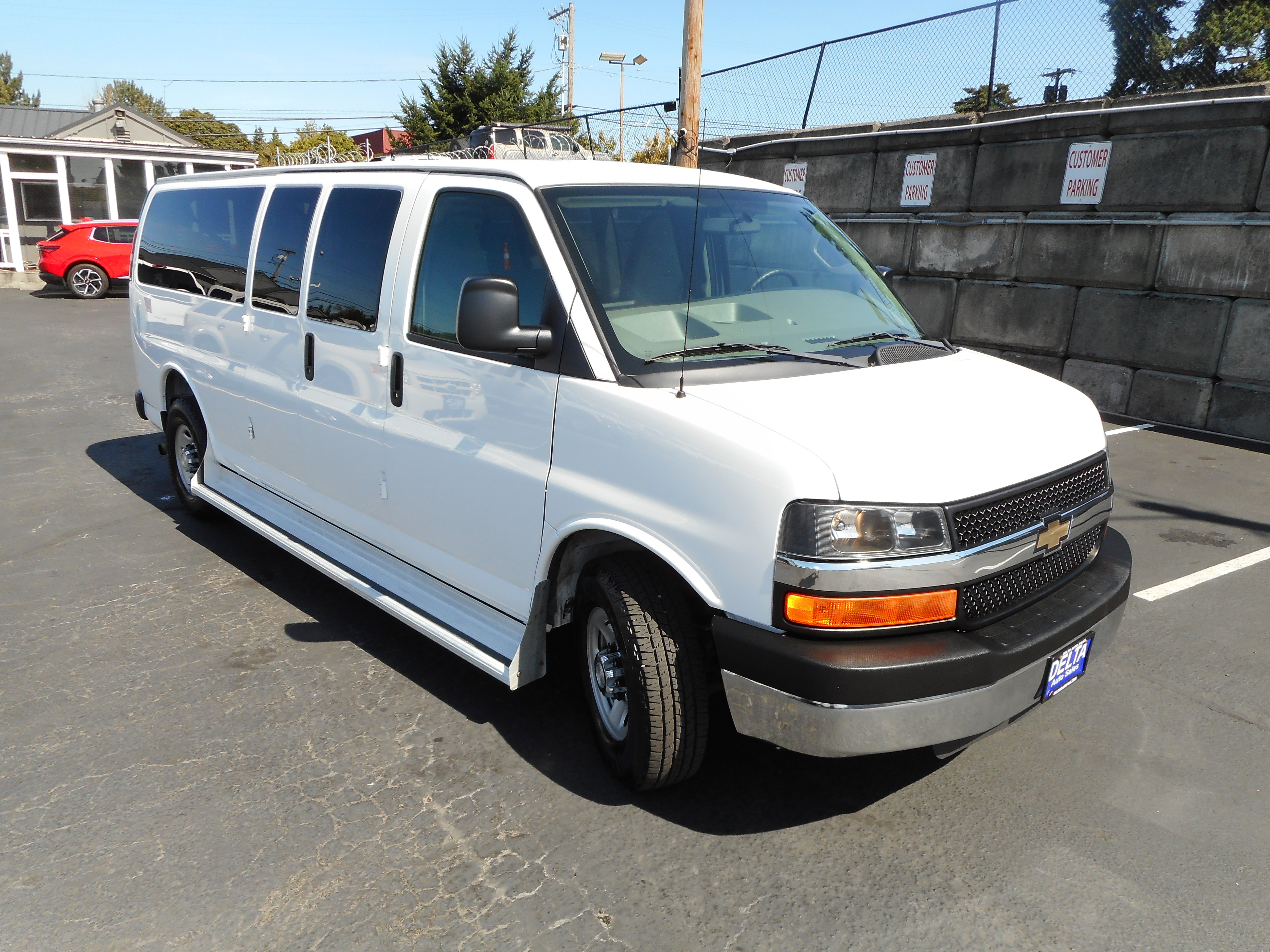 Used 2016 Chevrolet Express 3500 LT w/ LT Preferred Equipment Group RWD image 5