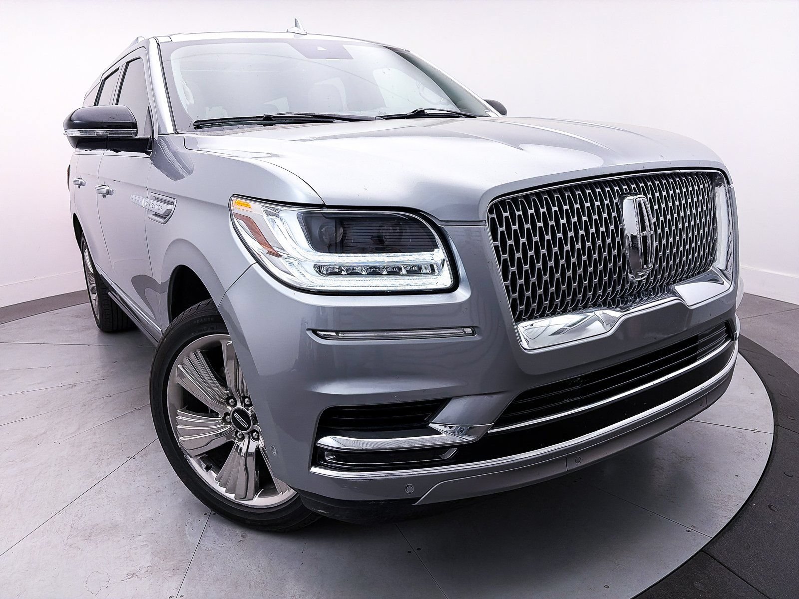 Used 2021 Lincoln Navigator Reserve w/ Luxury Package AWD/4WD image 3
