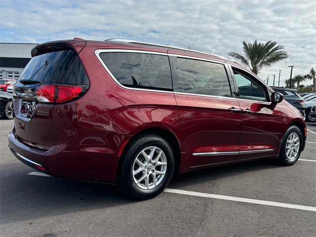 Used 2020 Chrysler Pacifica Touring-L image 16