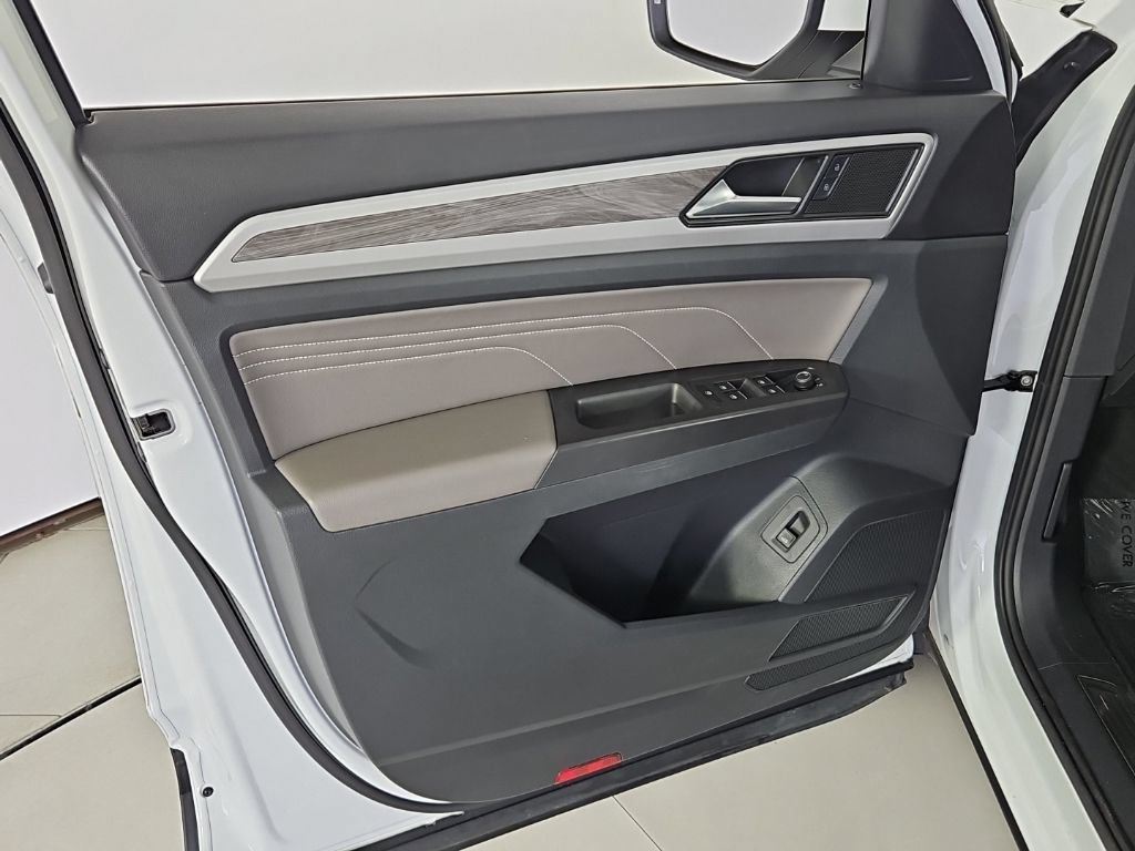Used 2023 Volkswagen Atlas Cross Sport SE w/ Panoramic Sunroof Package AWD/4WD image 11
