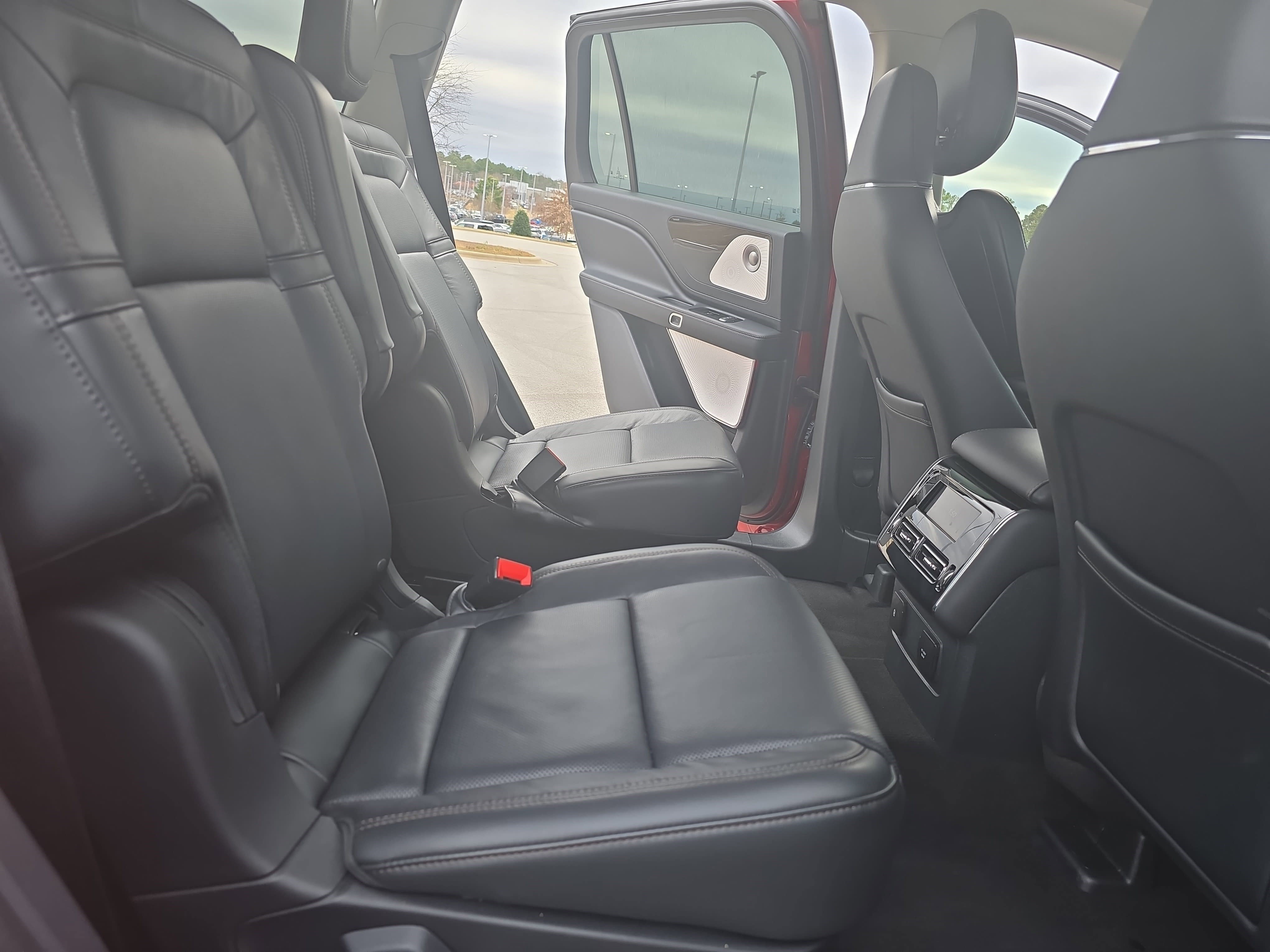 Used 2025 Lincoln Aviator Reserve w/ Equipment Group 201A image 11