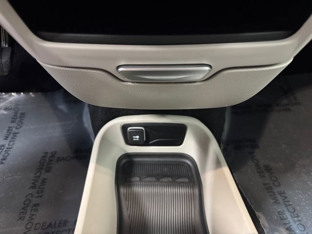 Used 2024 Chrysler Pacifica Touring-L image 16