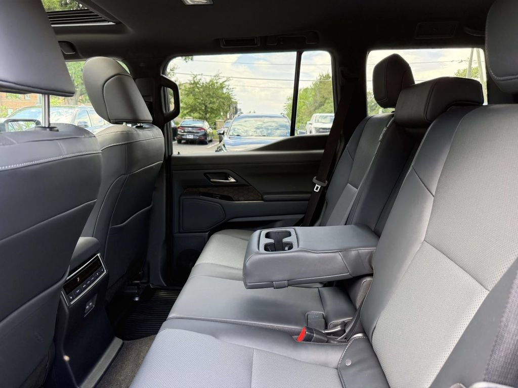 Used 2025 Lexus GX 550 w/ Accessory Package (2T) AWD/4WD image 17