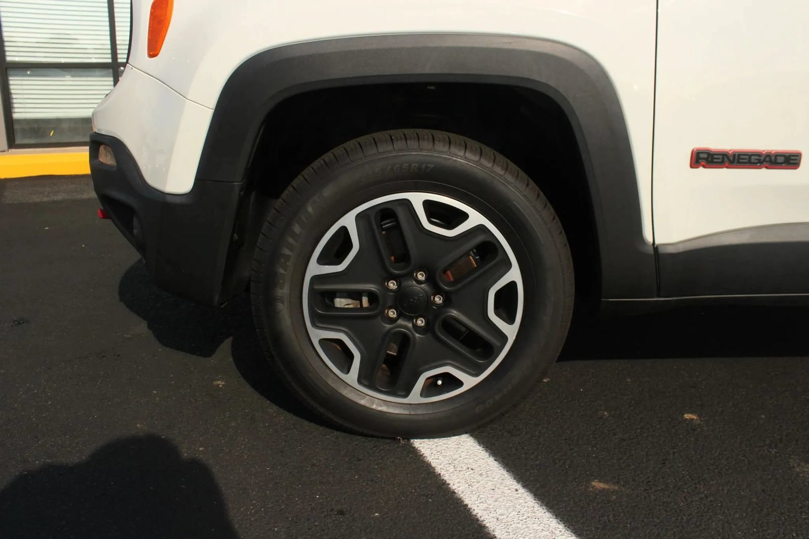 Used 2015 Jeep Renegade Trailhawk AWD/4WD image 3