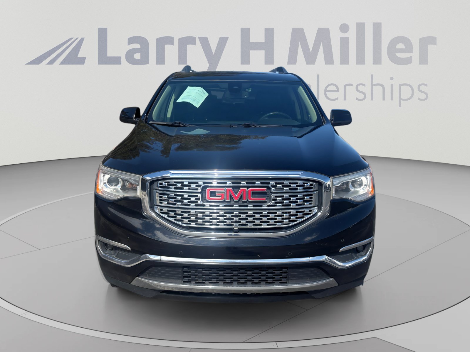 Used 2017 GMC Acadia Denali w/ Technology Package FWD image 8