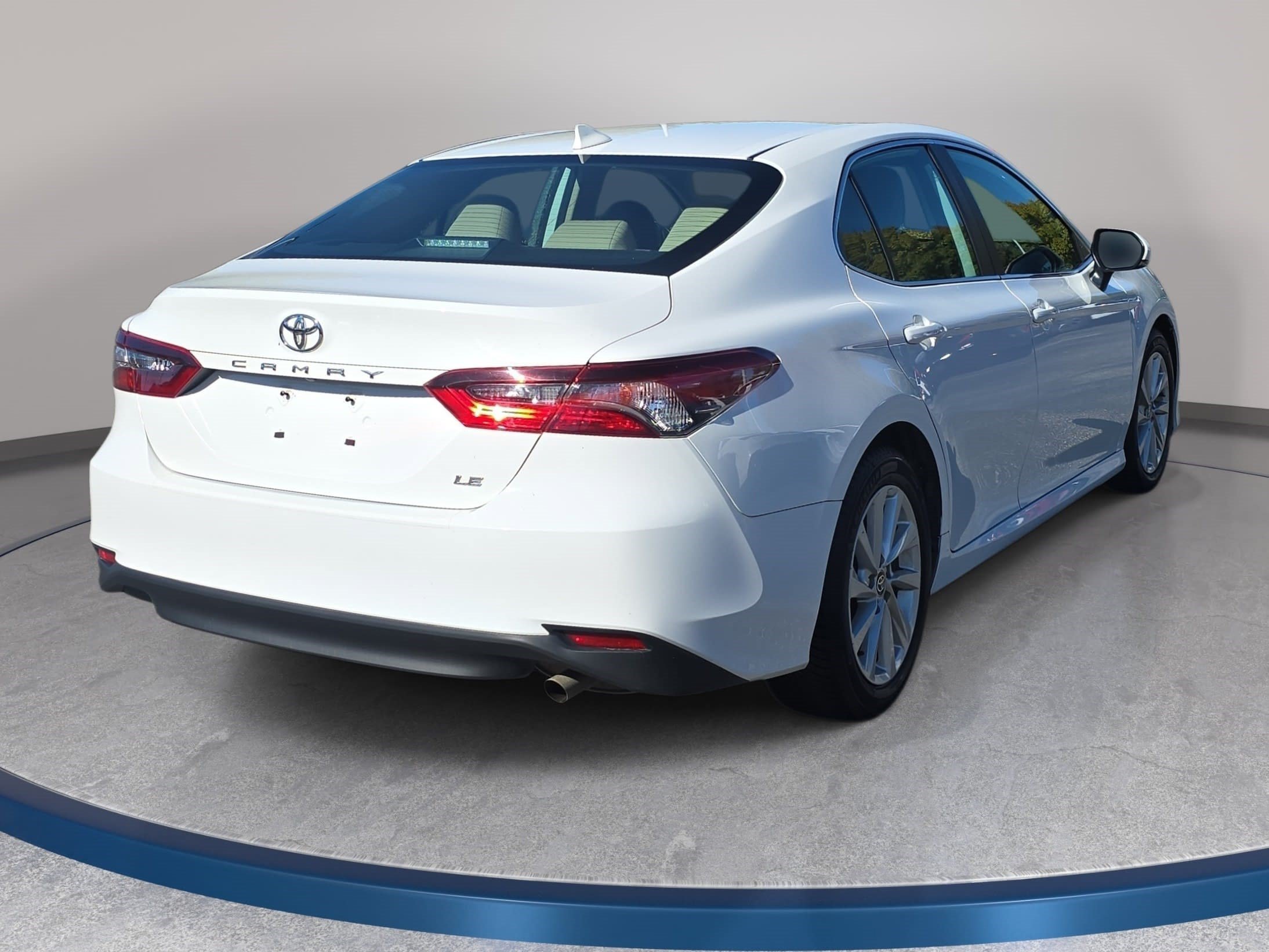 Used 2024 Toyota Camry LE w/ Convenience Package FWD image 5
