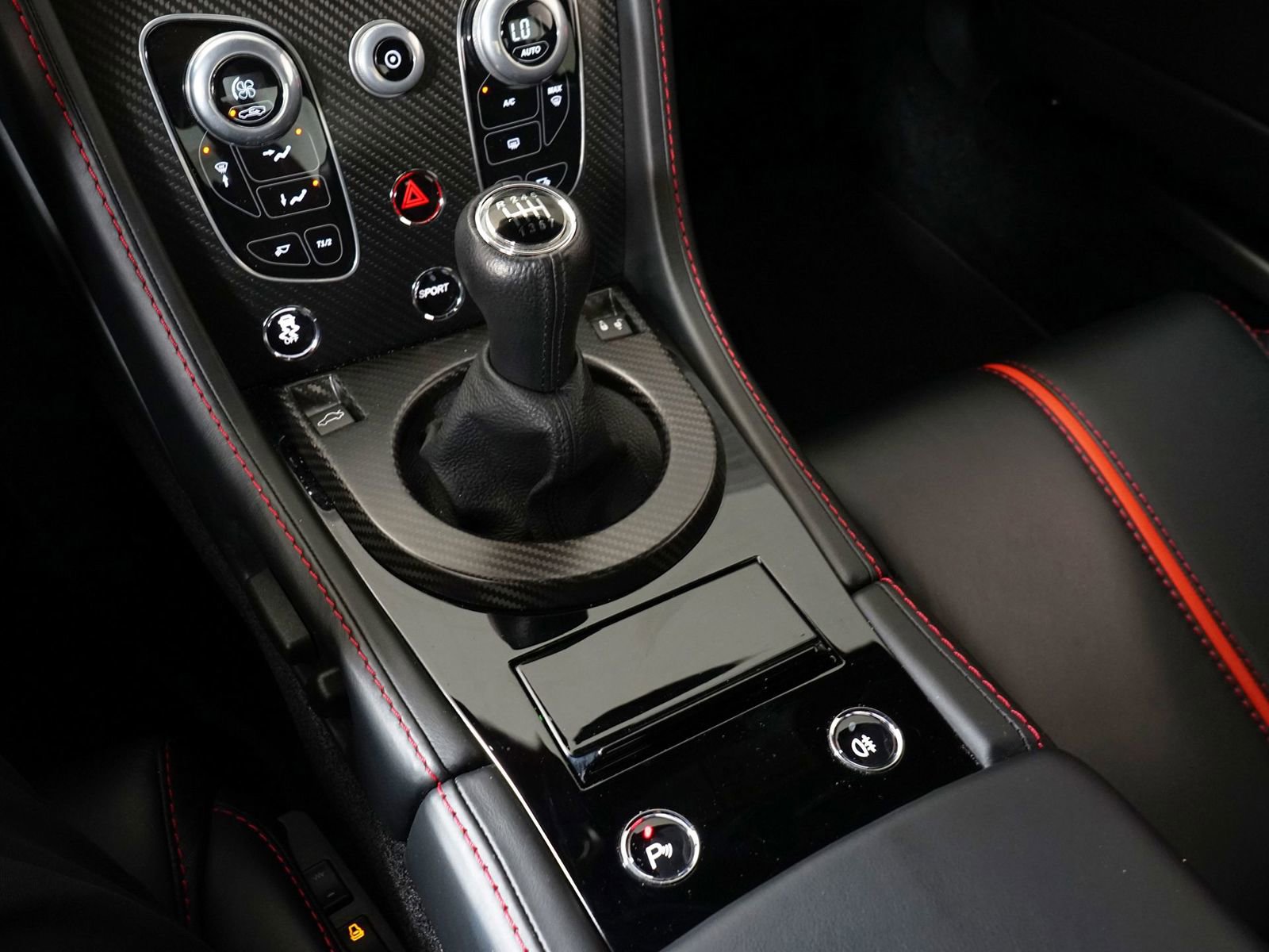 Used 2017 Aston Martin V12 Vantage S image 21