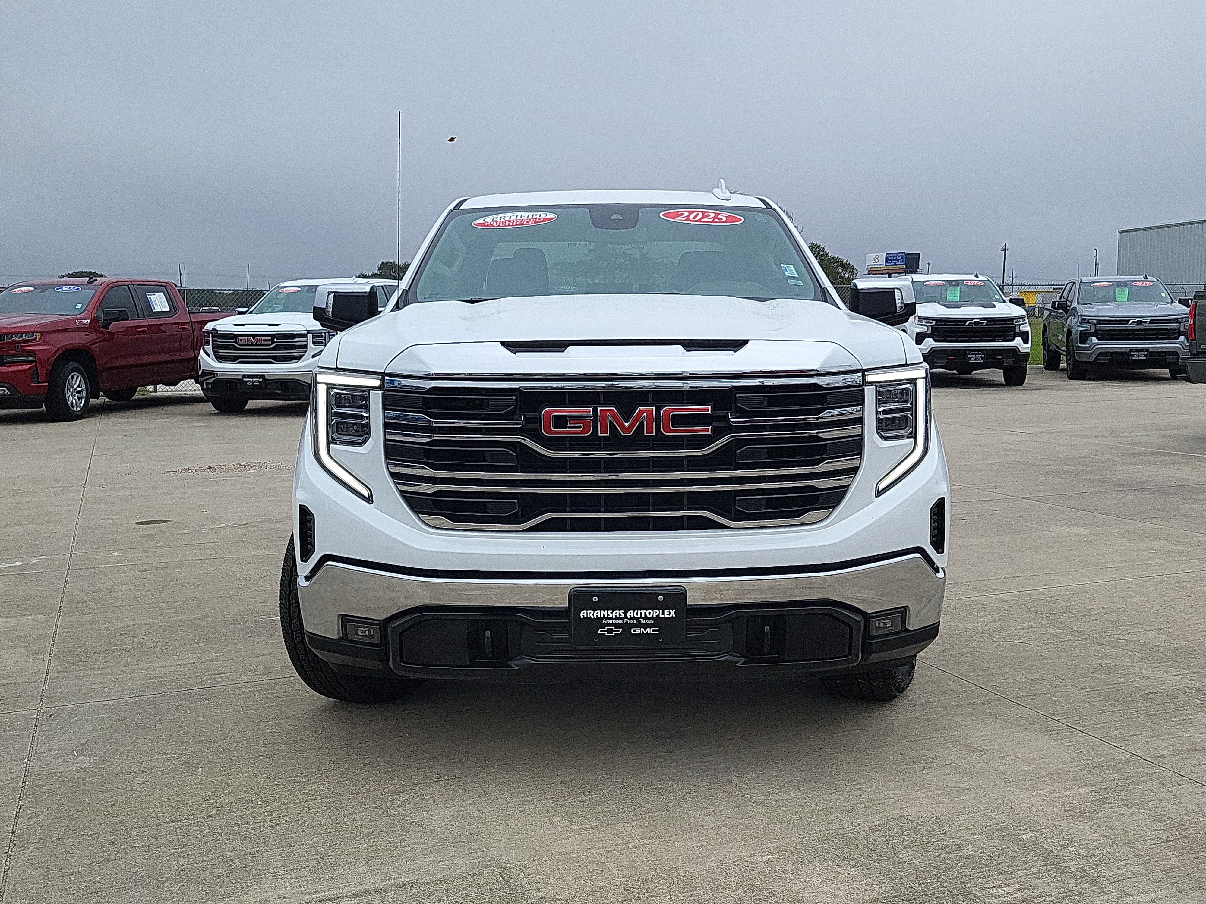 Used 2025 GMC Sierra 1500 SLT AWD/4WD image 3