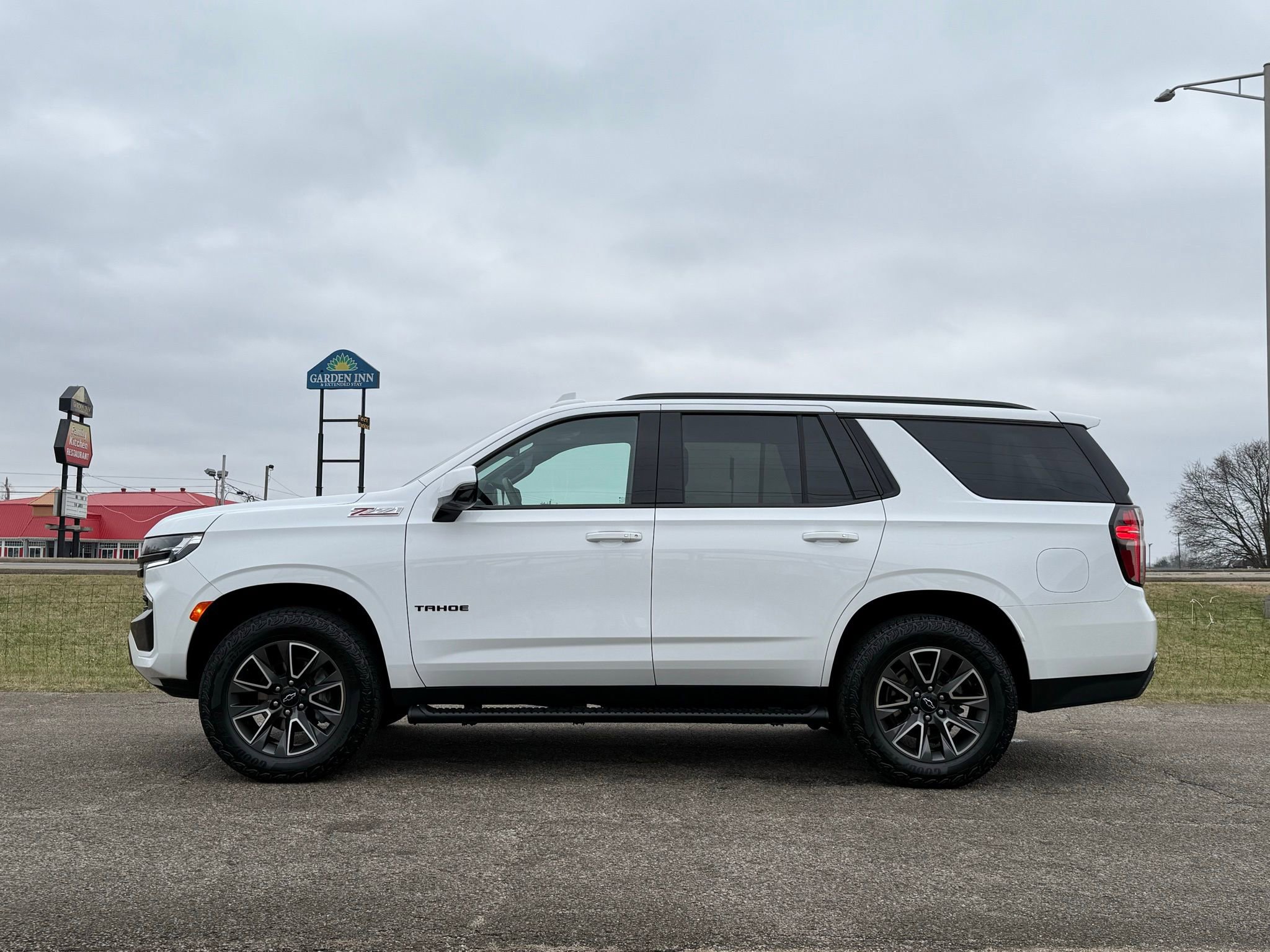 Used 2023 Chevrolet Tahoe Z71 image 2