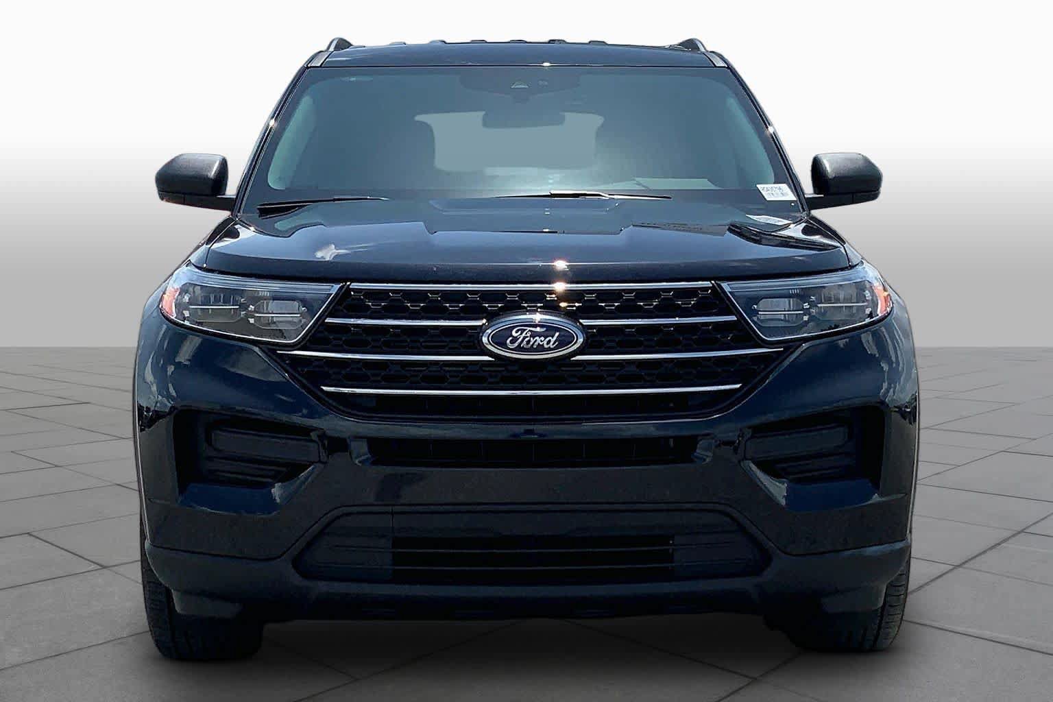 Certified 2024 Ford Explorer XLT RWD image 4