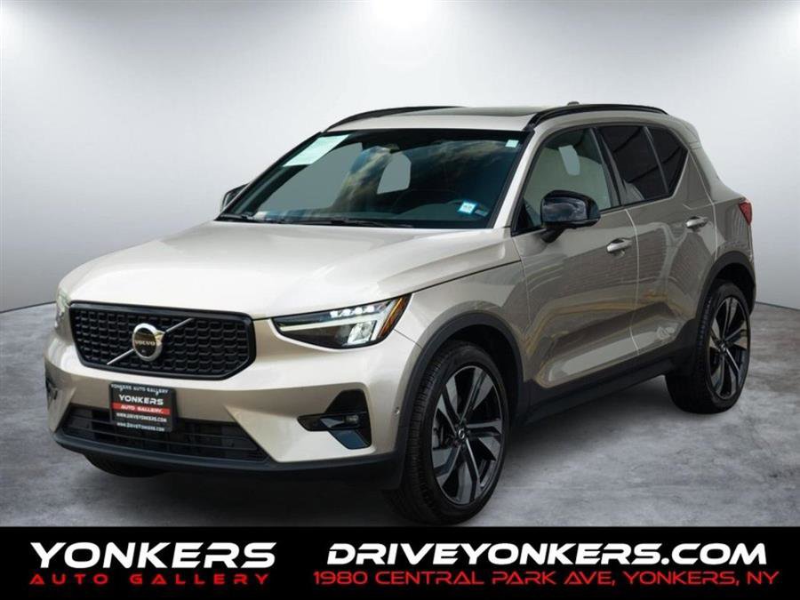 Used 2023 Volvo XC40 B5 Ultimate w/ Protection Package Premier