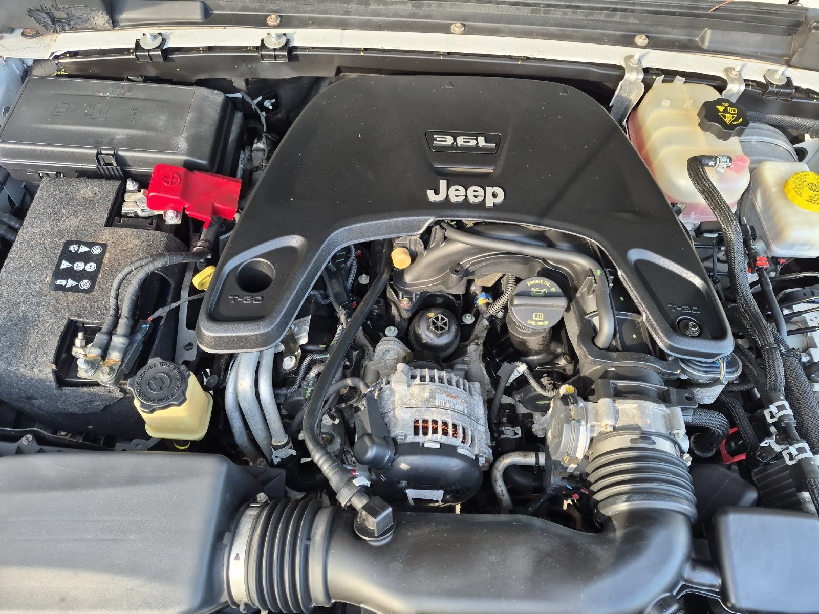 Used 2018 Jeep Wrangler Unlimited Sahara AWD/4WD image 33