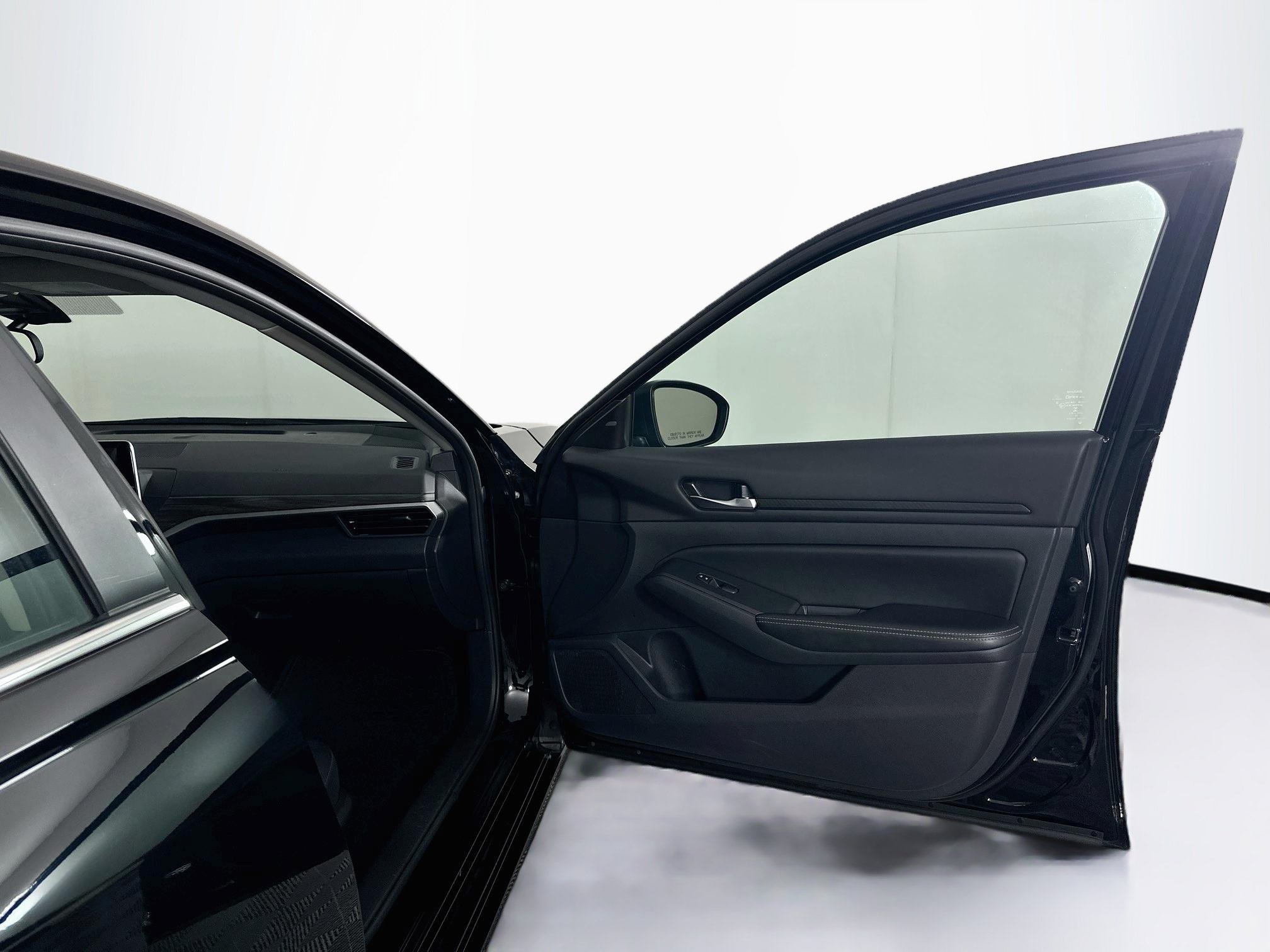 Used 2025 Nissan Altima 2.5 SV FWD image 30
