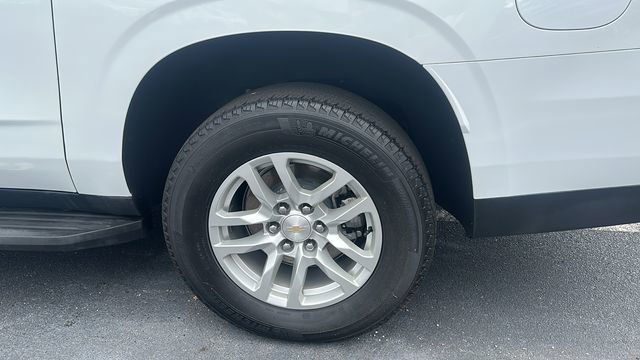 Used 2024 Chevrolet Suburban LT RWD image 10