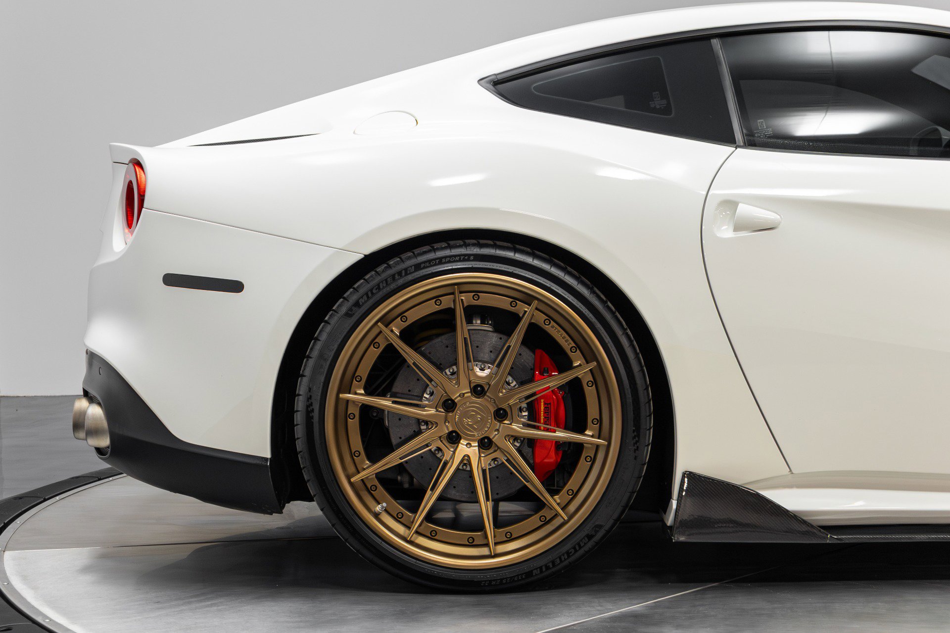 Used 2014 Ferrari F12 Berlinetta image 17