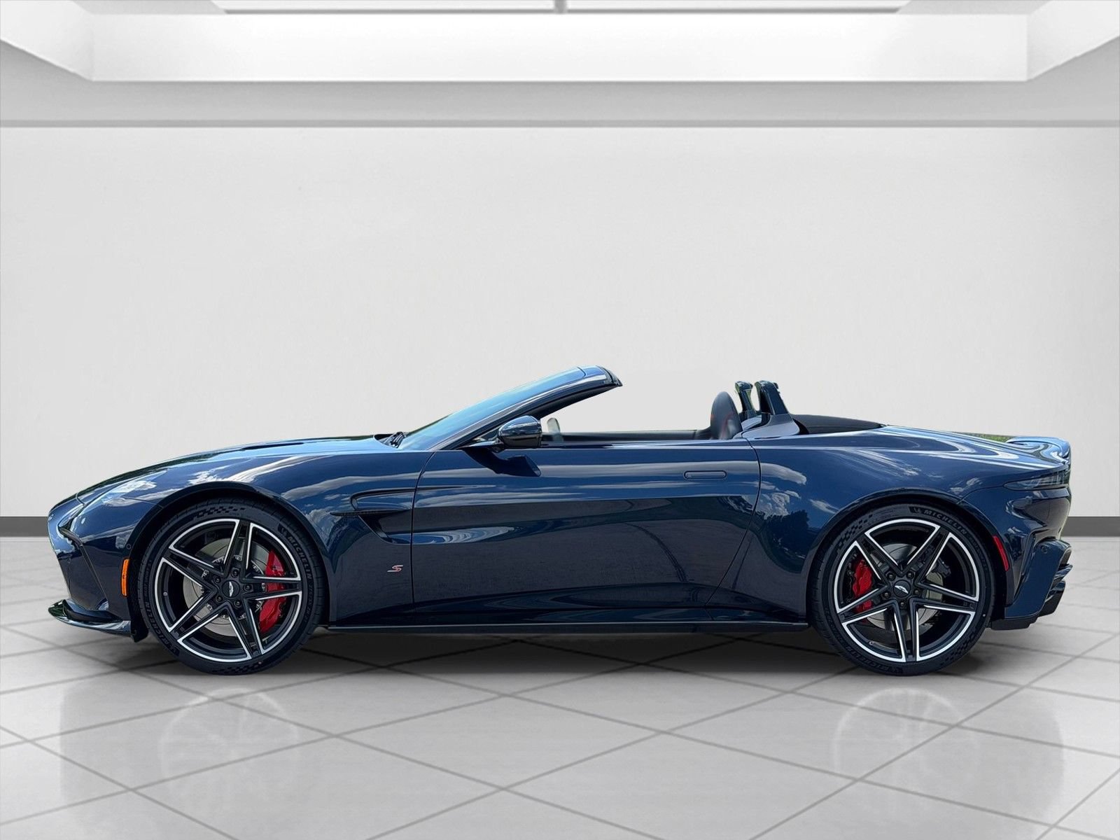 New 2026 Aston Martin V8 Vantage S RWD image 8