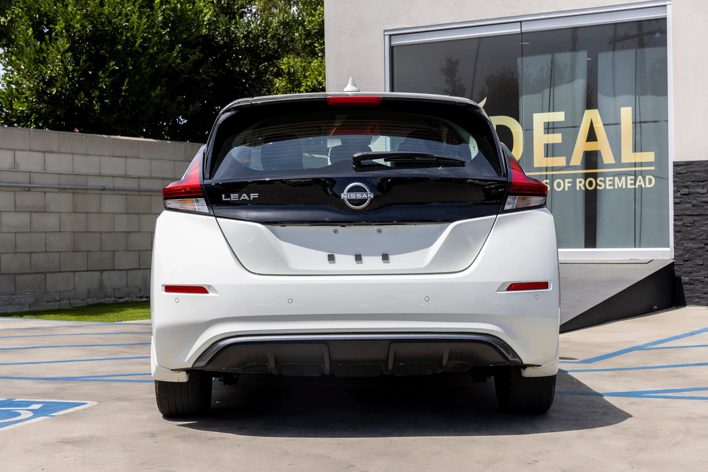 Used 2025 Nissan Leaf S FWD image 11