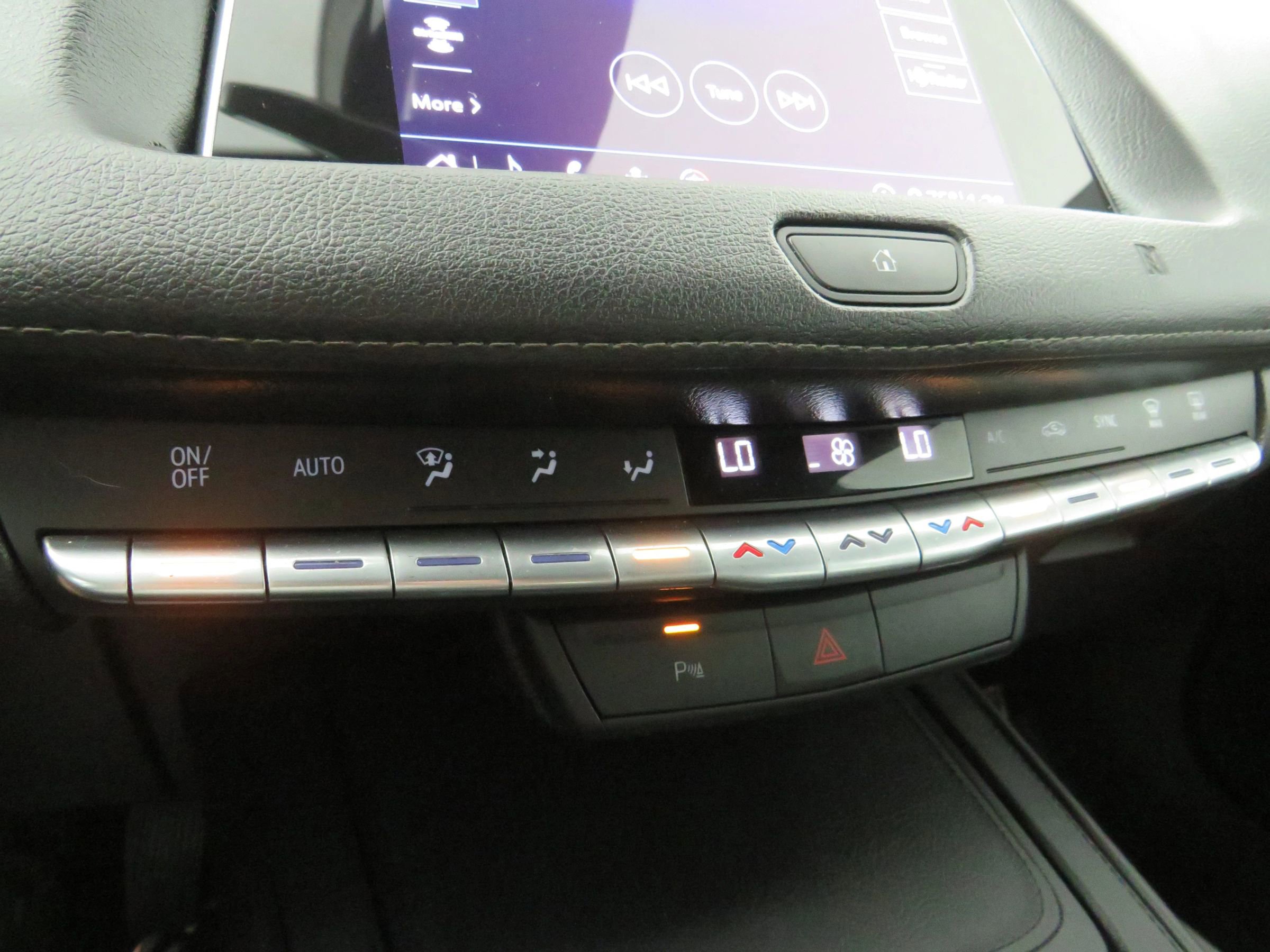 Used 2020 Cadillac XT4 Premium Luxury image 23