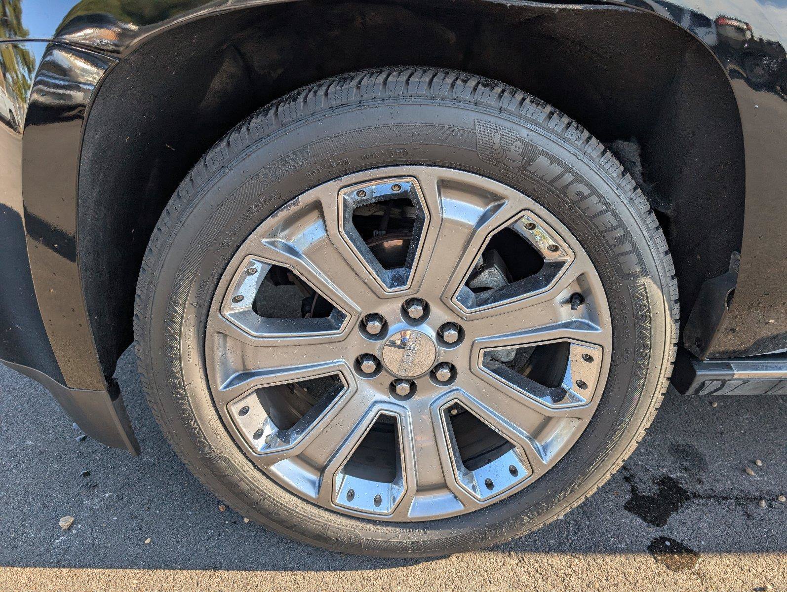 Used 2015 GMC Yukon Denali w/ Premium Package RWD image 11