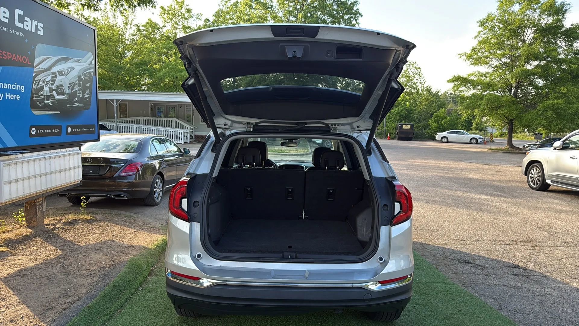 Used 2019 GMC Terrain SLT w/ Preferred Package AWD/4WD image 10