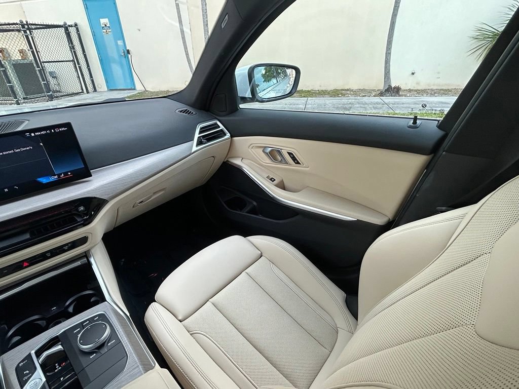 Used 2025 BMW 330i Sedan w/ Convenience Package RWD image 11
