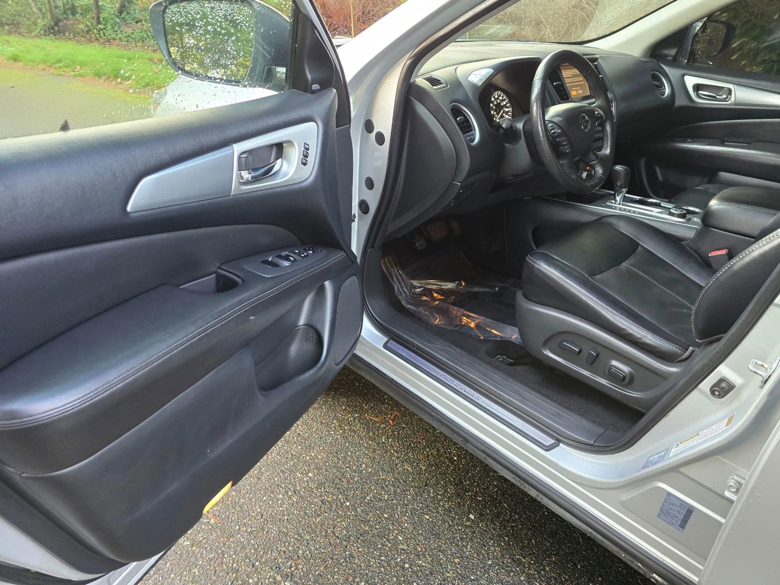 Used 2020 Nissan Pathfinder SL image 20