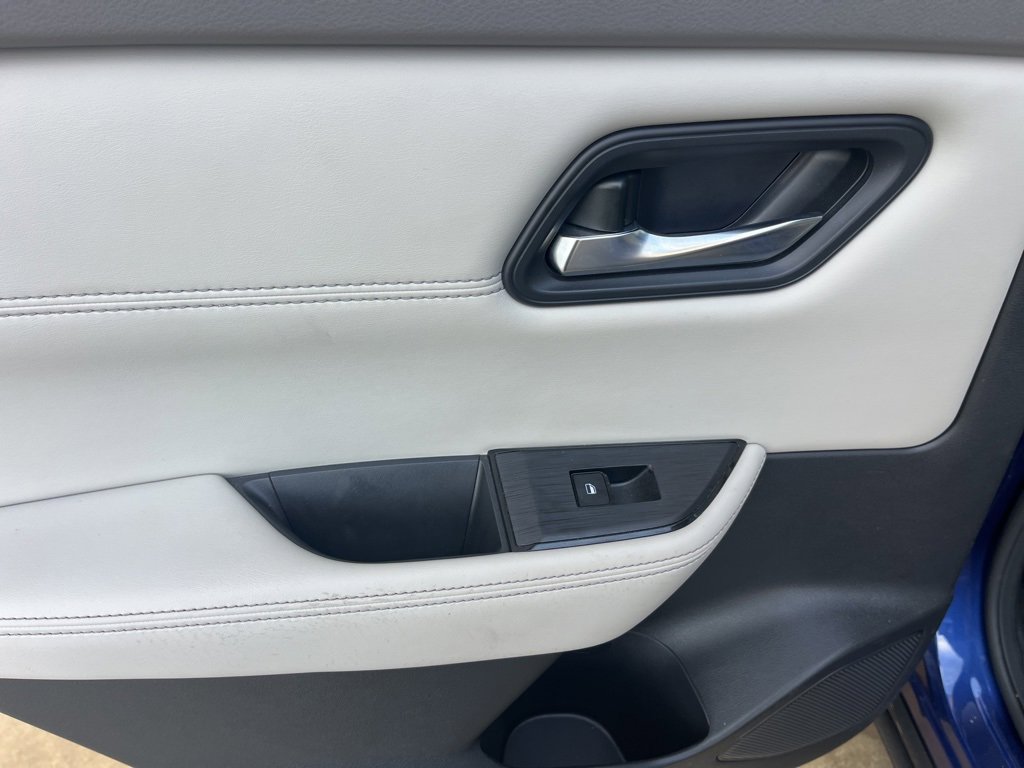 Used 2022 Nissan Rogue SV w/ SV Premium Package image 30