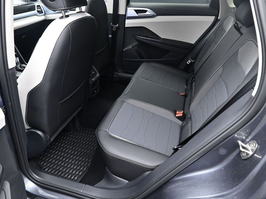 New 2025 Volkswagen Taos SE image 24
