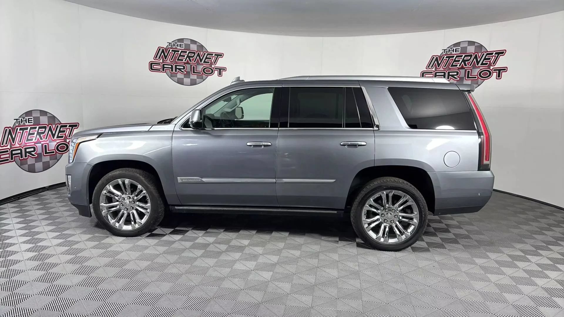 Used 2020 Cadillac Escalade Premium Luxury w/ LPO, Radiant Package AWD/4WD image 4