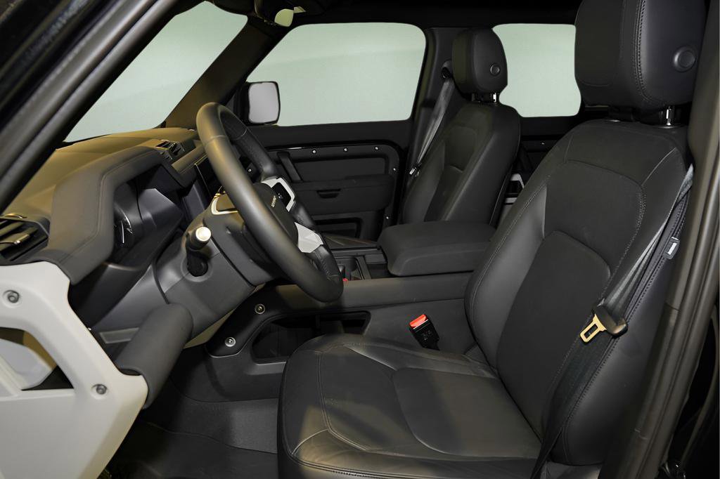 Used 2023 Land Rover Defender 130 SE image 13