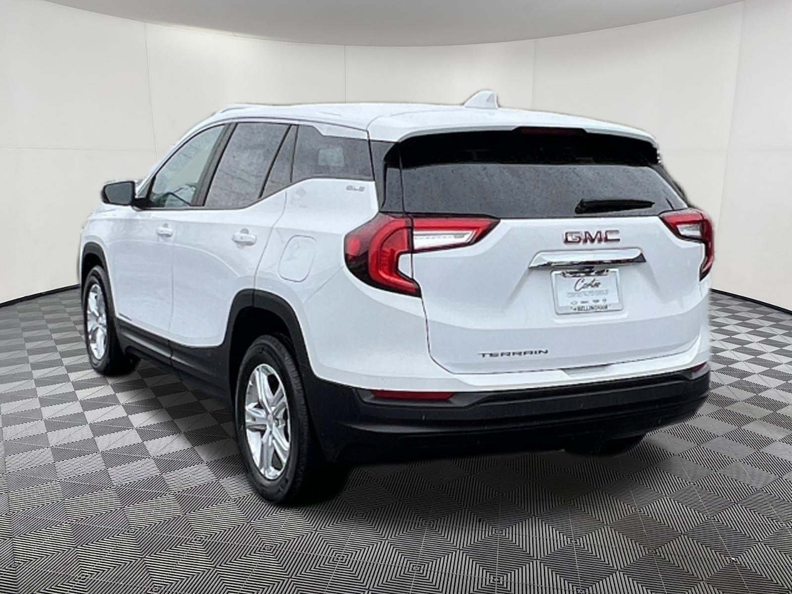 Used 2024 GMC Terrain SLE FWD image 4