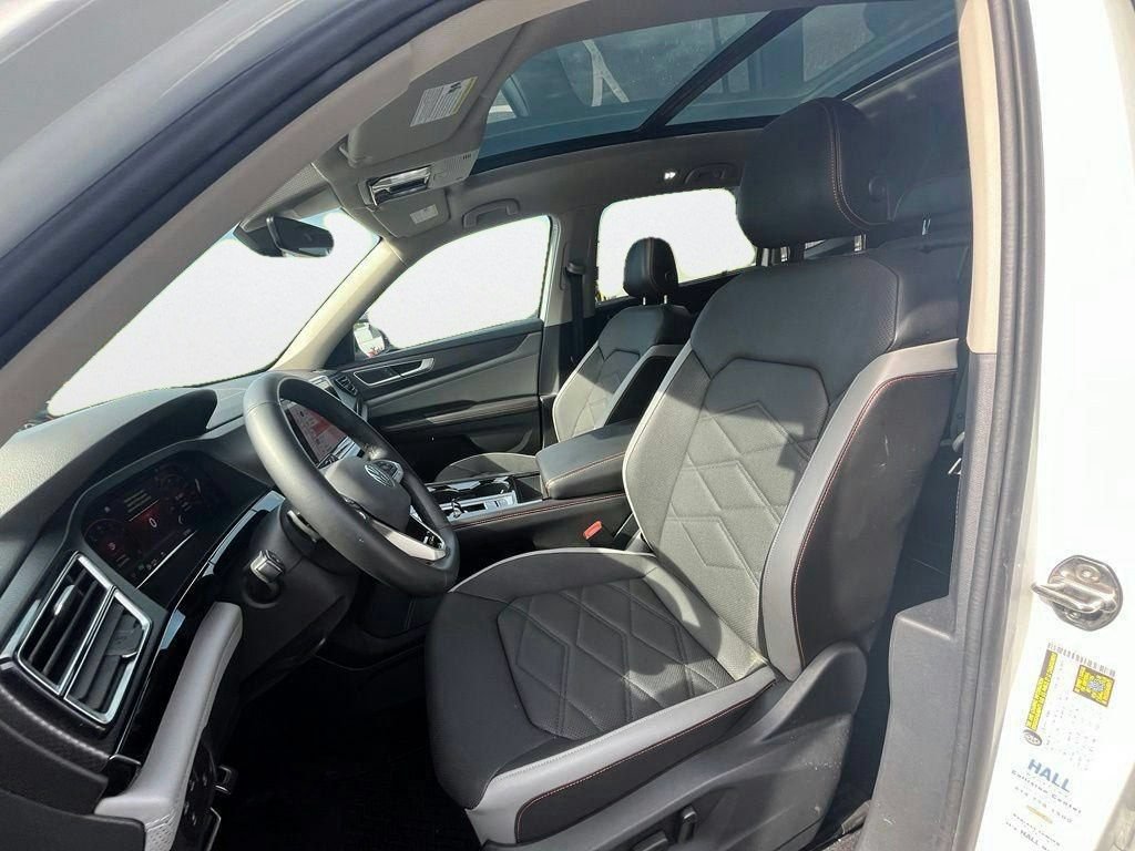 Certified 2024 Volkswagen Atlas Peak Edition SE AWD/4WD image 12