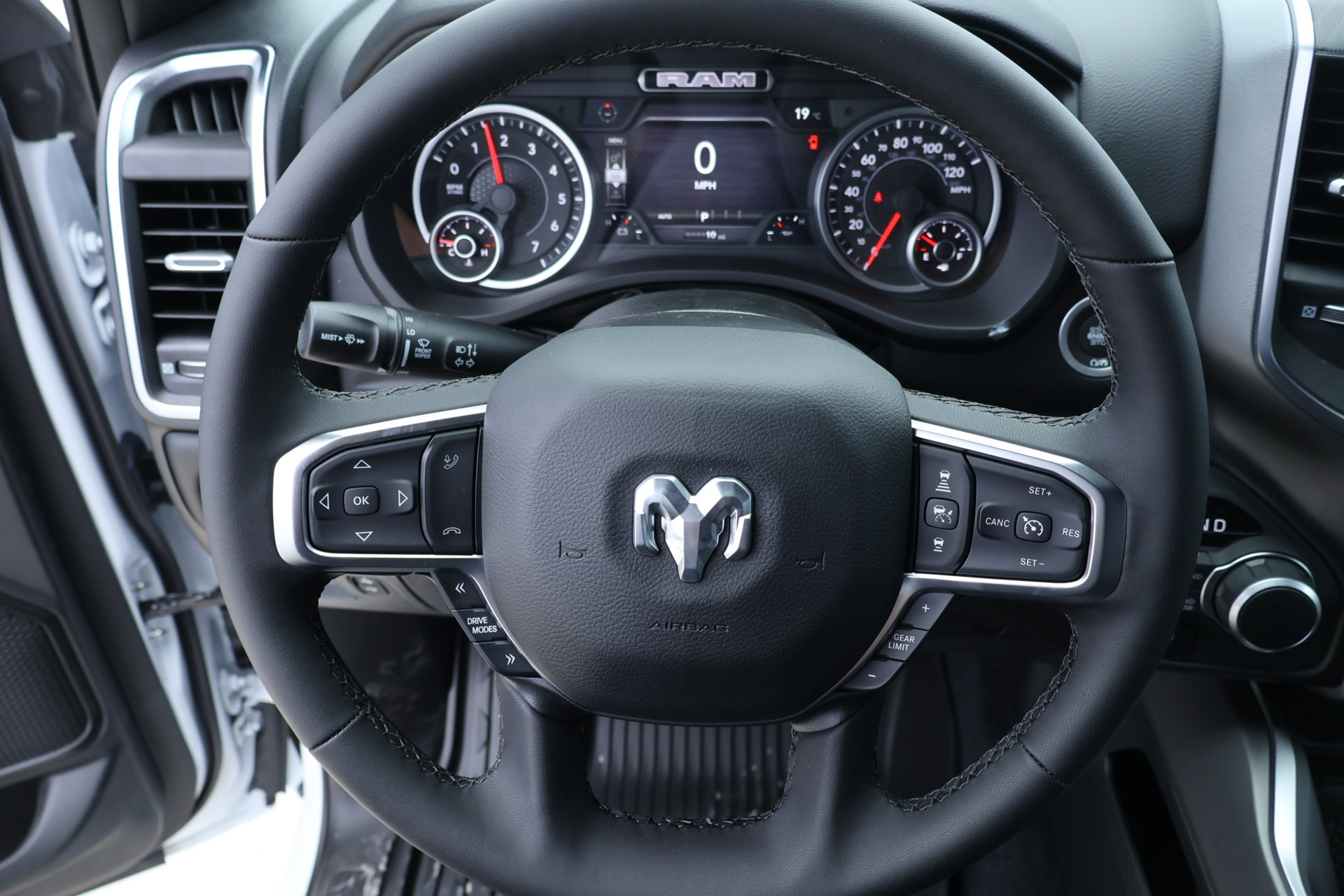 New 2027 RAM 1500 4x4 Crew Cab image 3