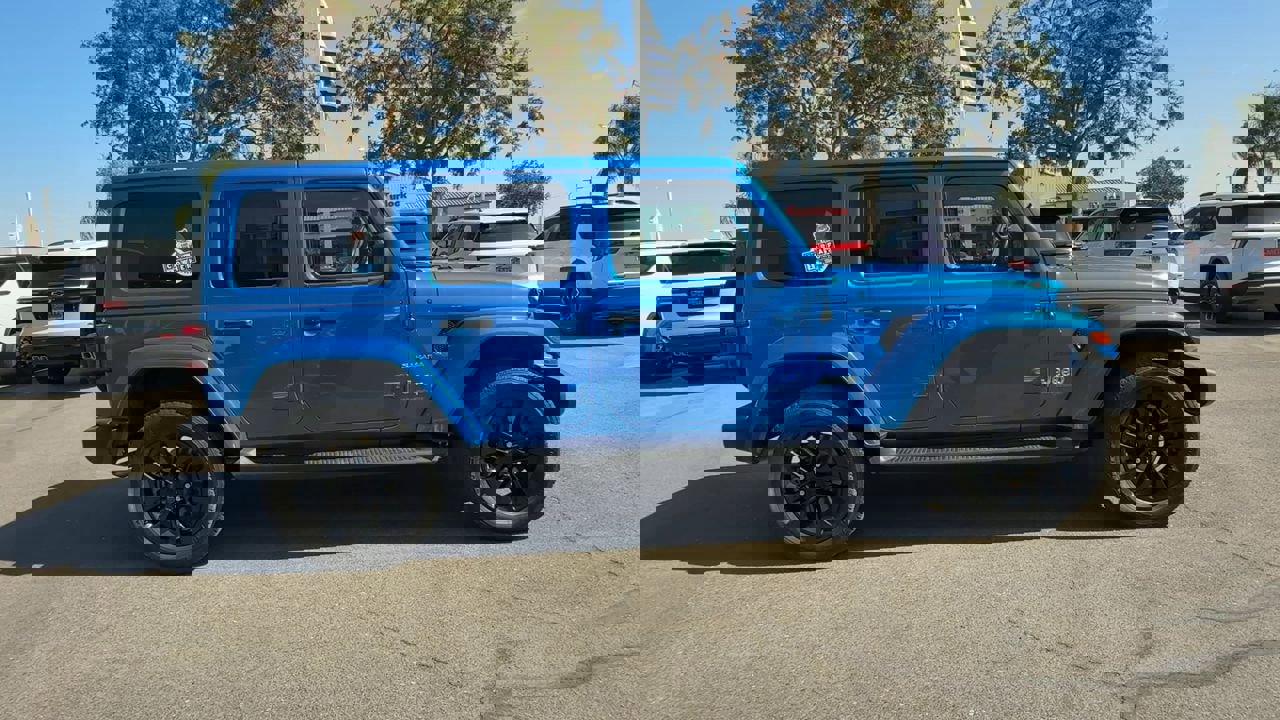 Used 2021 Jeep Wrangler Unlimited Sahara w/ Cold Weather Group image 8