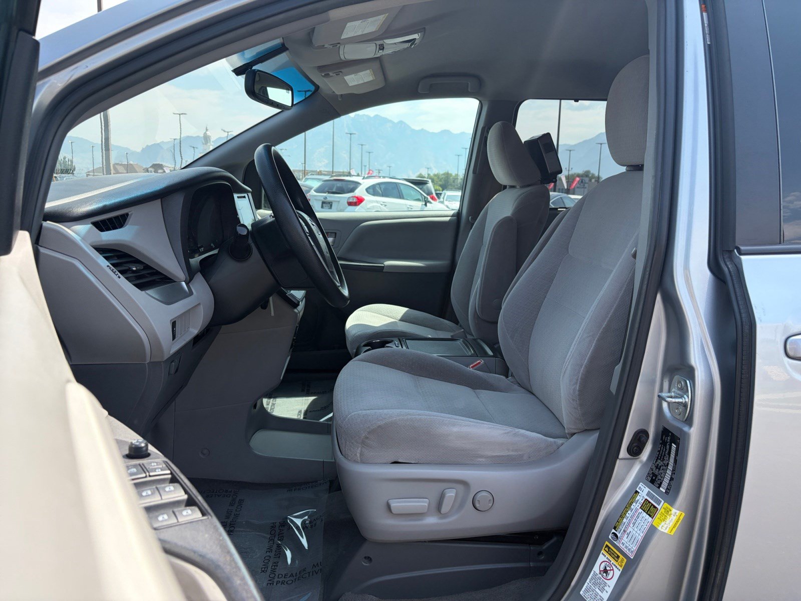 Used 2015 Toyota Sienna LE FWD image 11