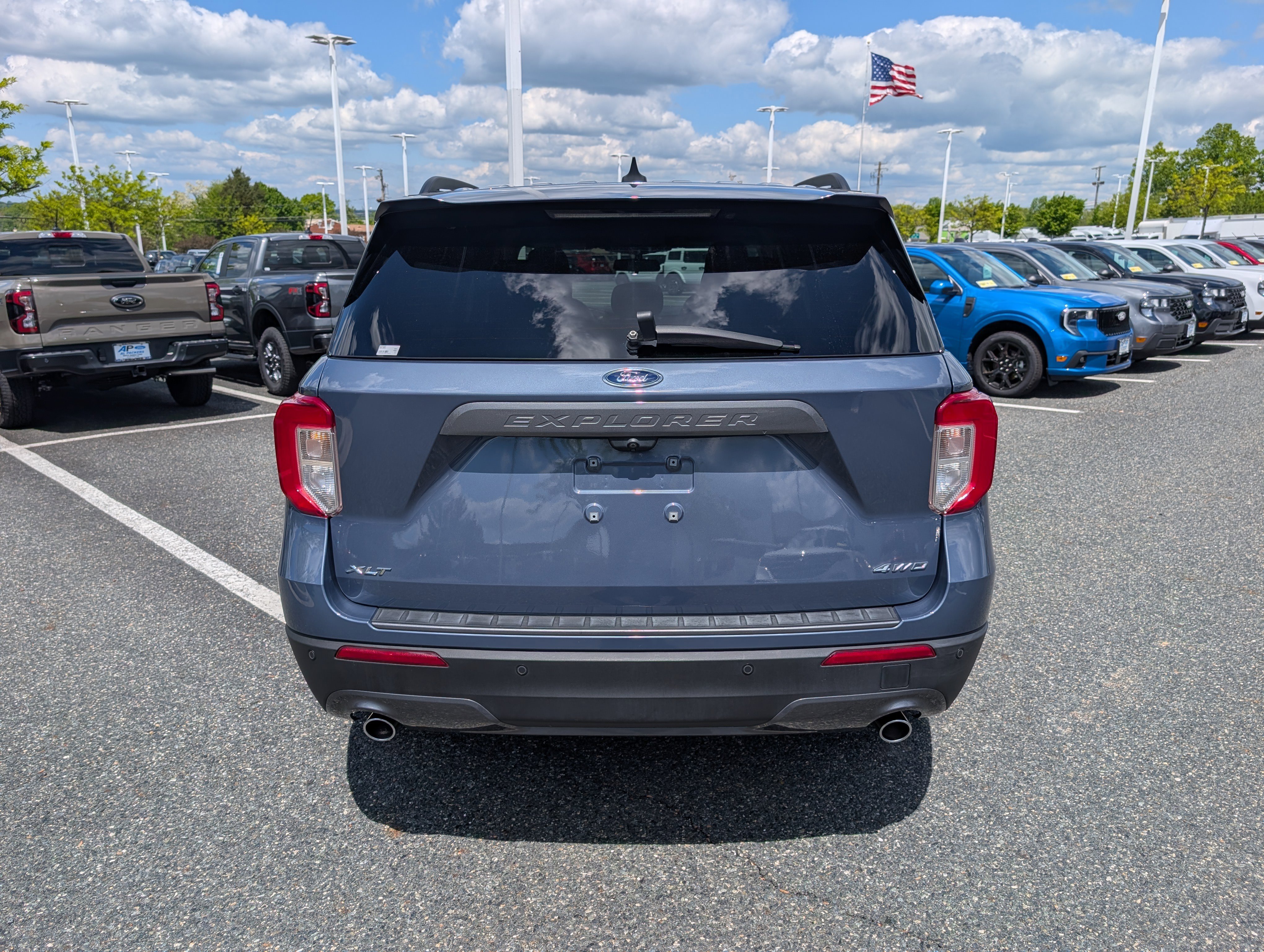 Used 2021 Ford Explorer XLT w/ Equipment Group 202A AWD/4WD image 4