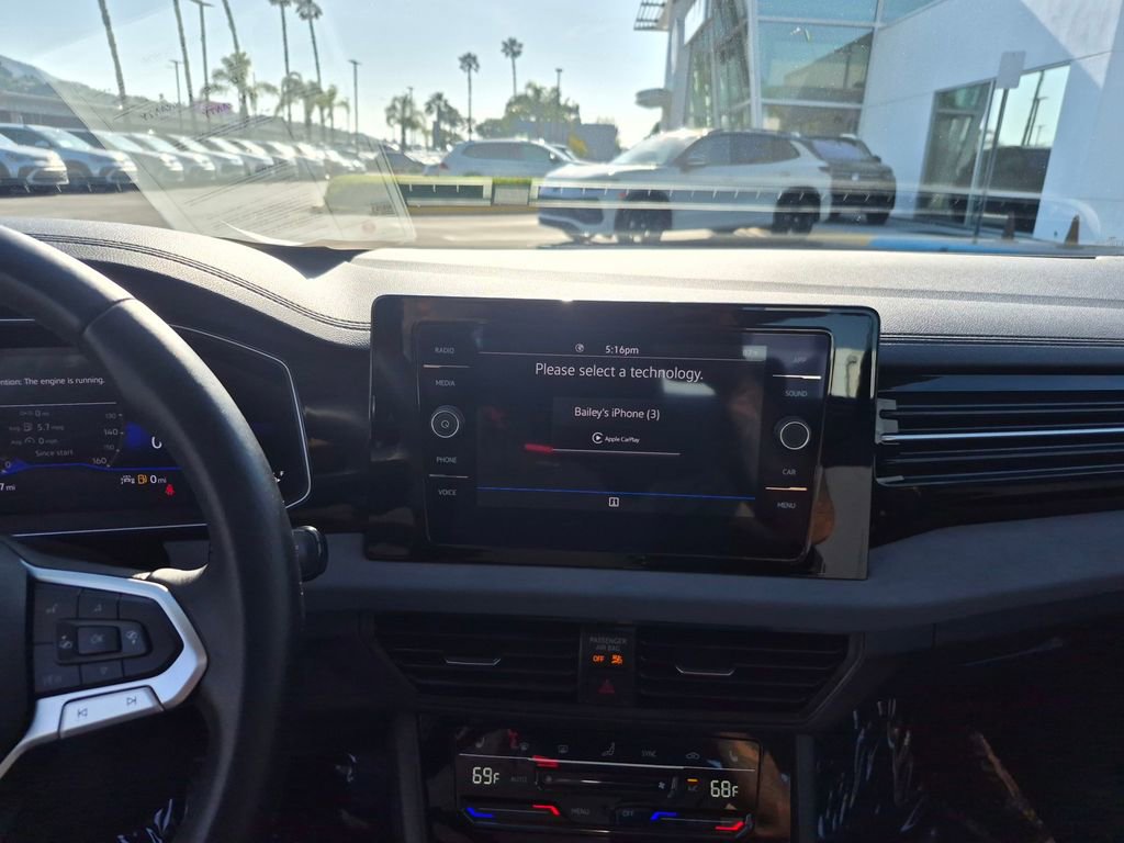 Used 2025 Volkswagen Jetta SE w/ Sunroof Package FWD image 17