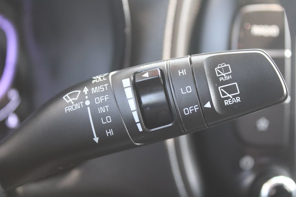 Certified 2025 Kia Soul LX w/ LX Technology Package FWD image 30