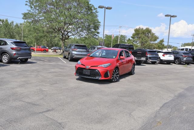 Used 2018 Toyota Corolla SE FWD image 2