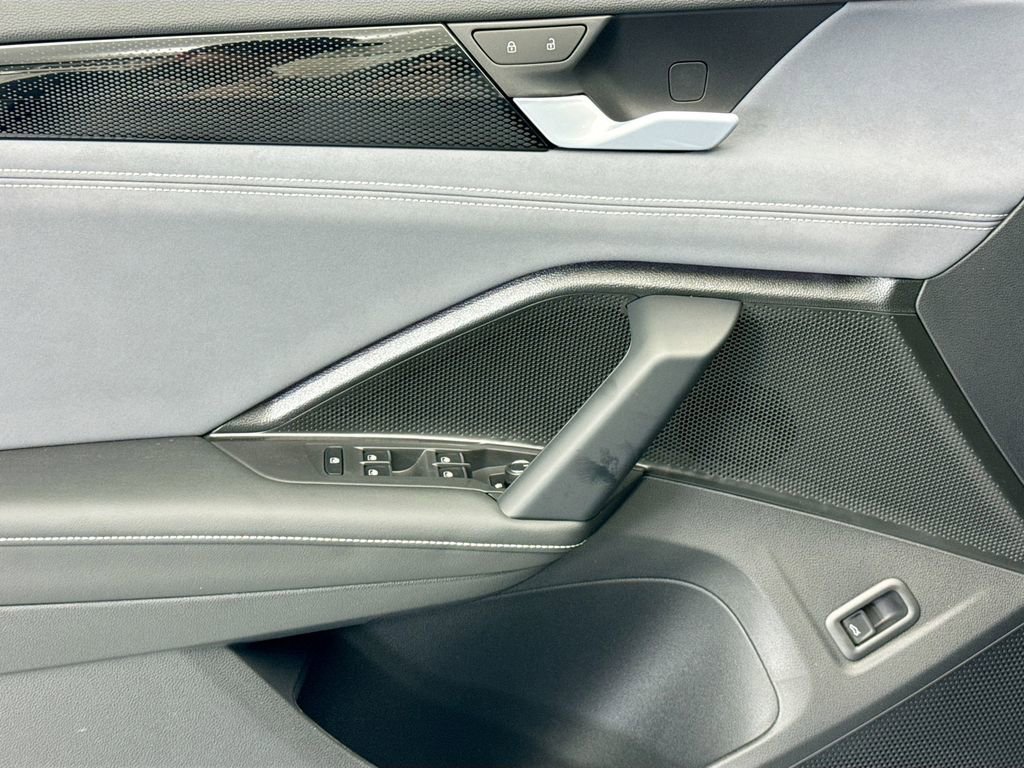 New 2026 Volkswagen Tiguan SE R-Line image 21