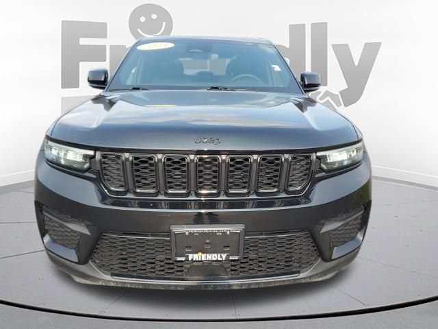 Used 2023 Jeep Grand Cherokee Altitude AWD/4WD image 8