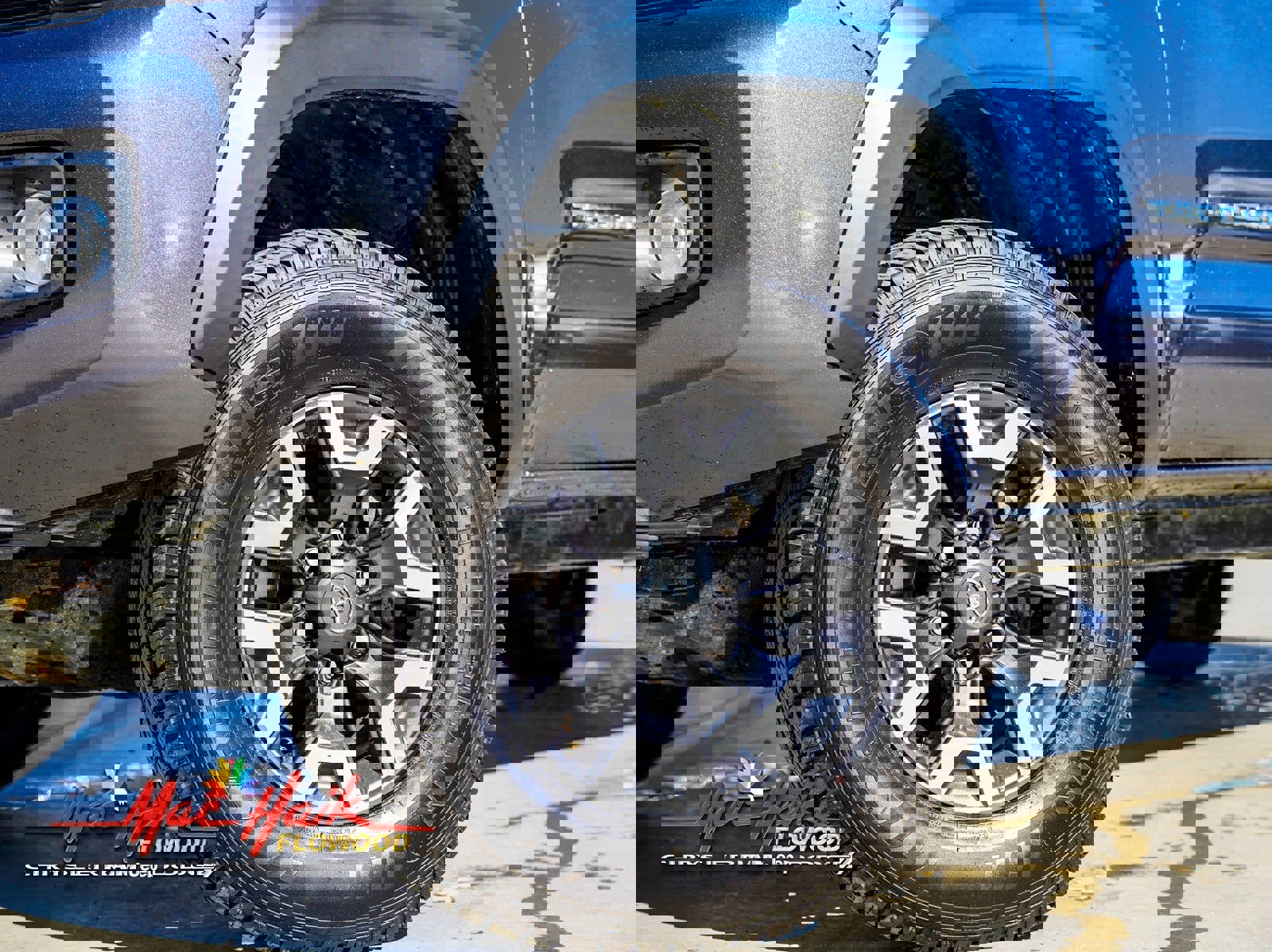 Used 2022 Toyota Tacoma TRD Off-Road image 2