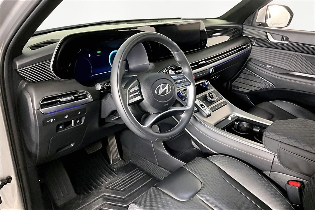 Used 2024 Hyundai Palisade Calligraphy image 17