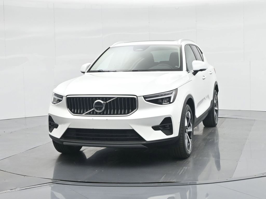 Used 2025 Volvo XC40 B5 Plus image 61