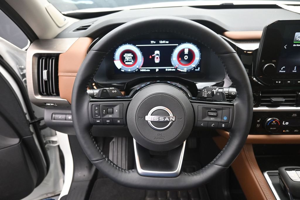 Used 2024 Nissan Pathfinder Platinum FWD image 6