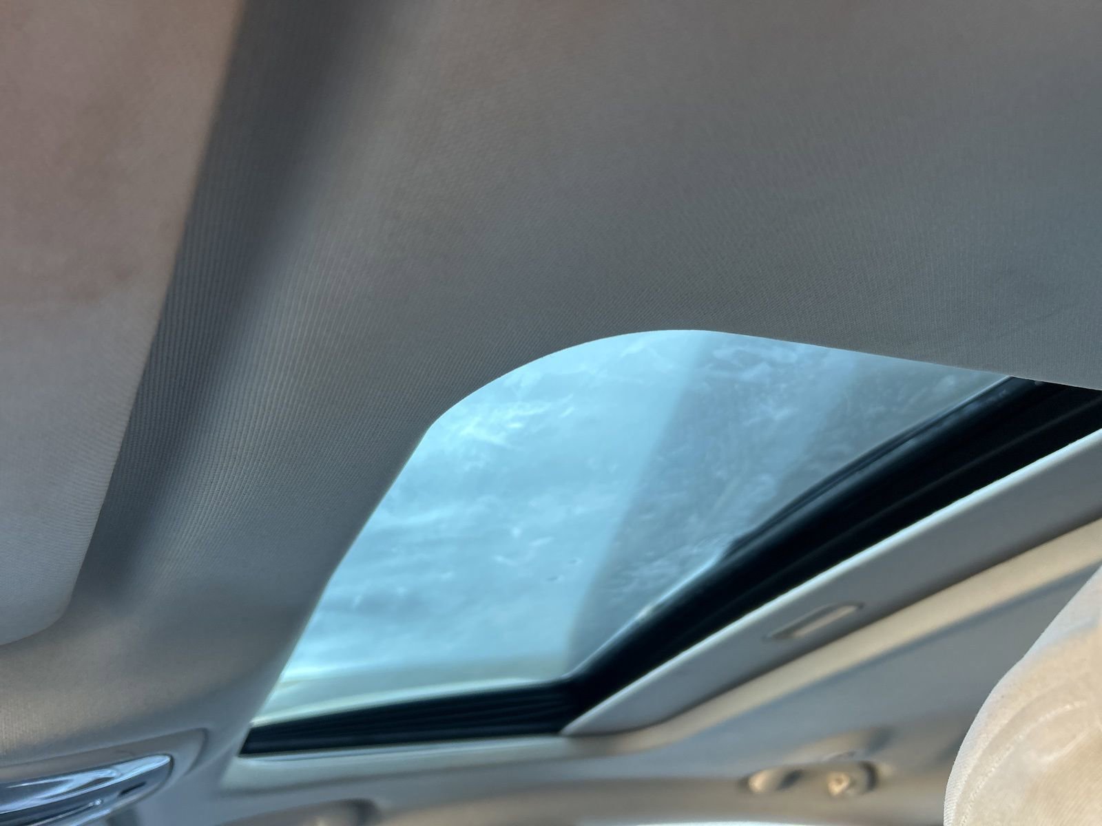 Used 2017 Chrysler 200 Limited Platinum w/ Comfort & Convenience Group image 23