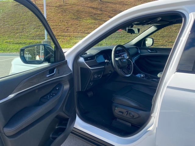 New 2025 Jeep Grand Cherokee Limited w/ Luxury Tech Group II image 15