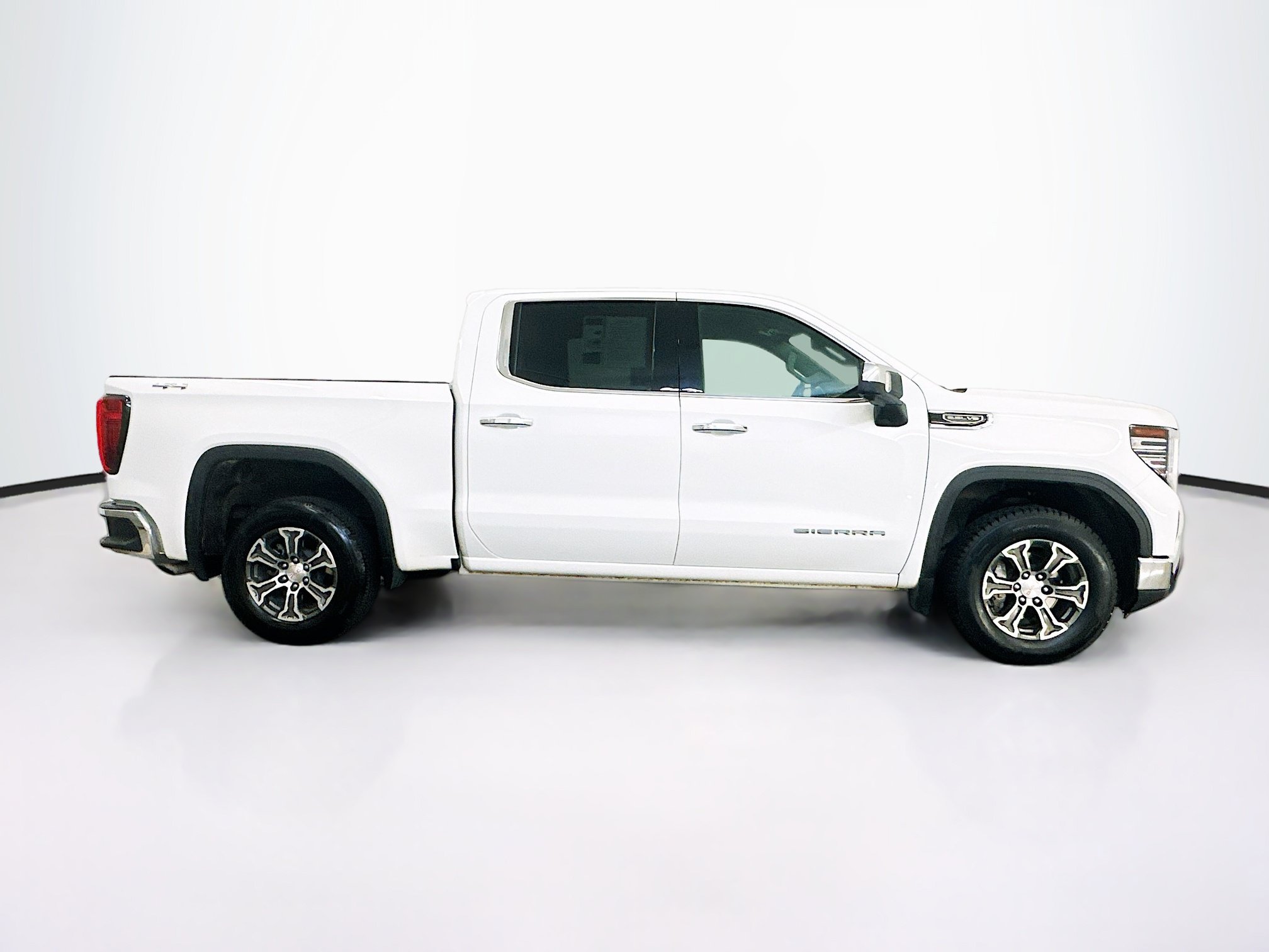 Used 2025 GMC Sierra 1500 SLT AWD/4WD image 10